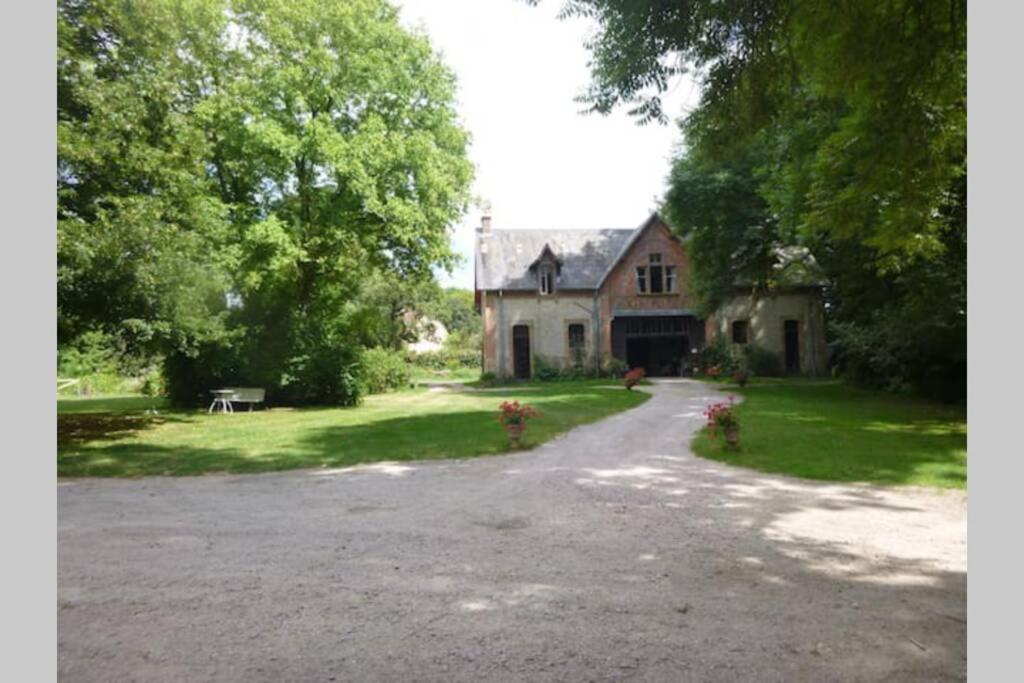 Suite Dans Le Jardin Du Chateau Agonges Εξωτερικό φωτογραφία
