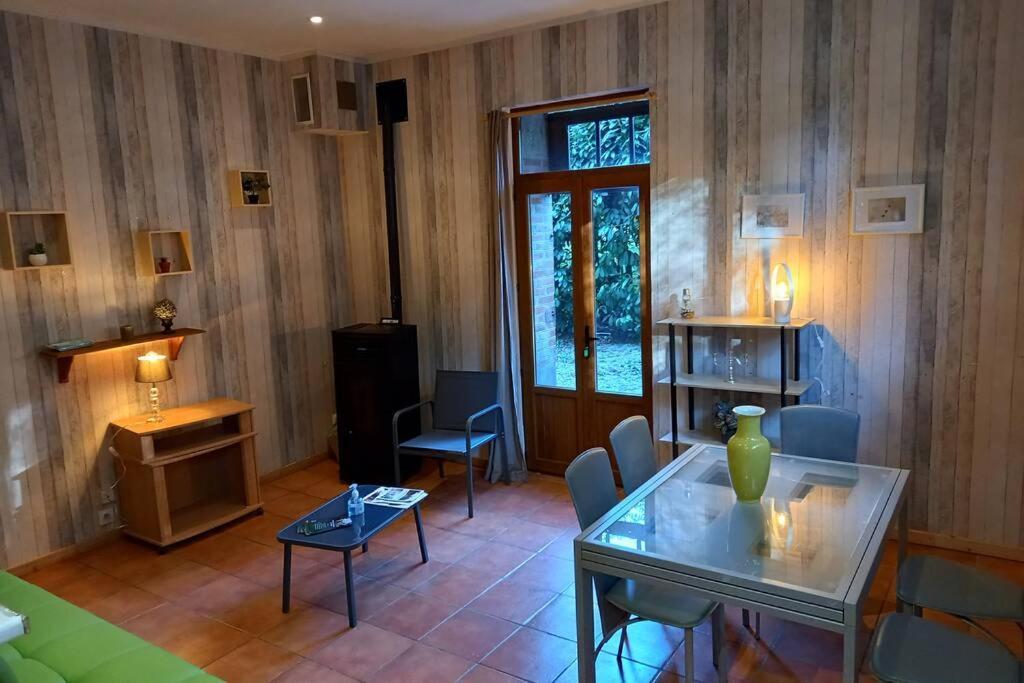 Suite Dans Le Jardin Du Chateau Agonges Εξωτερικό φωτογραφία